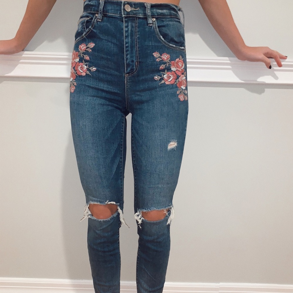 Embroidered Floral Skinny Jeans